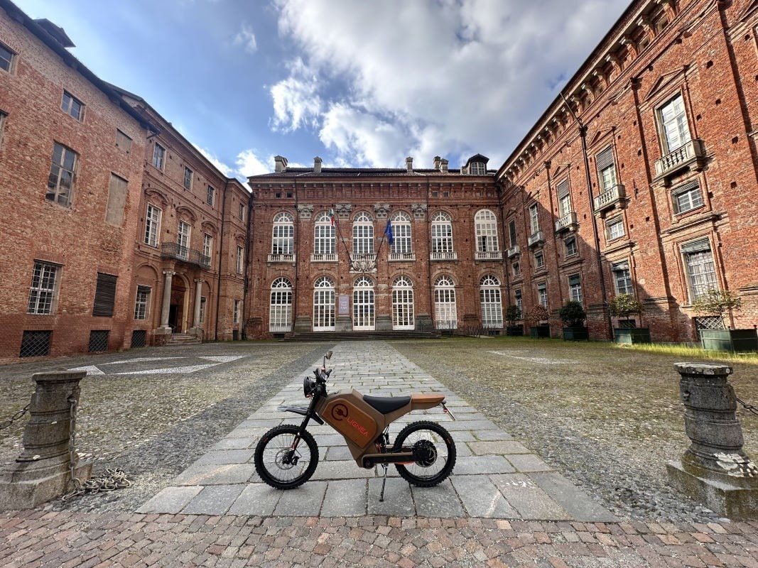 Un italiano ha omologato la prima moto fatta di legno